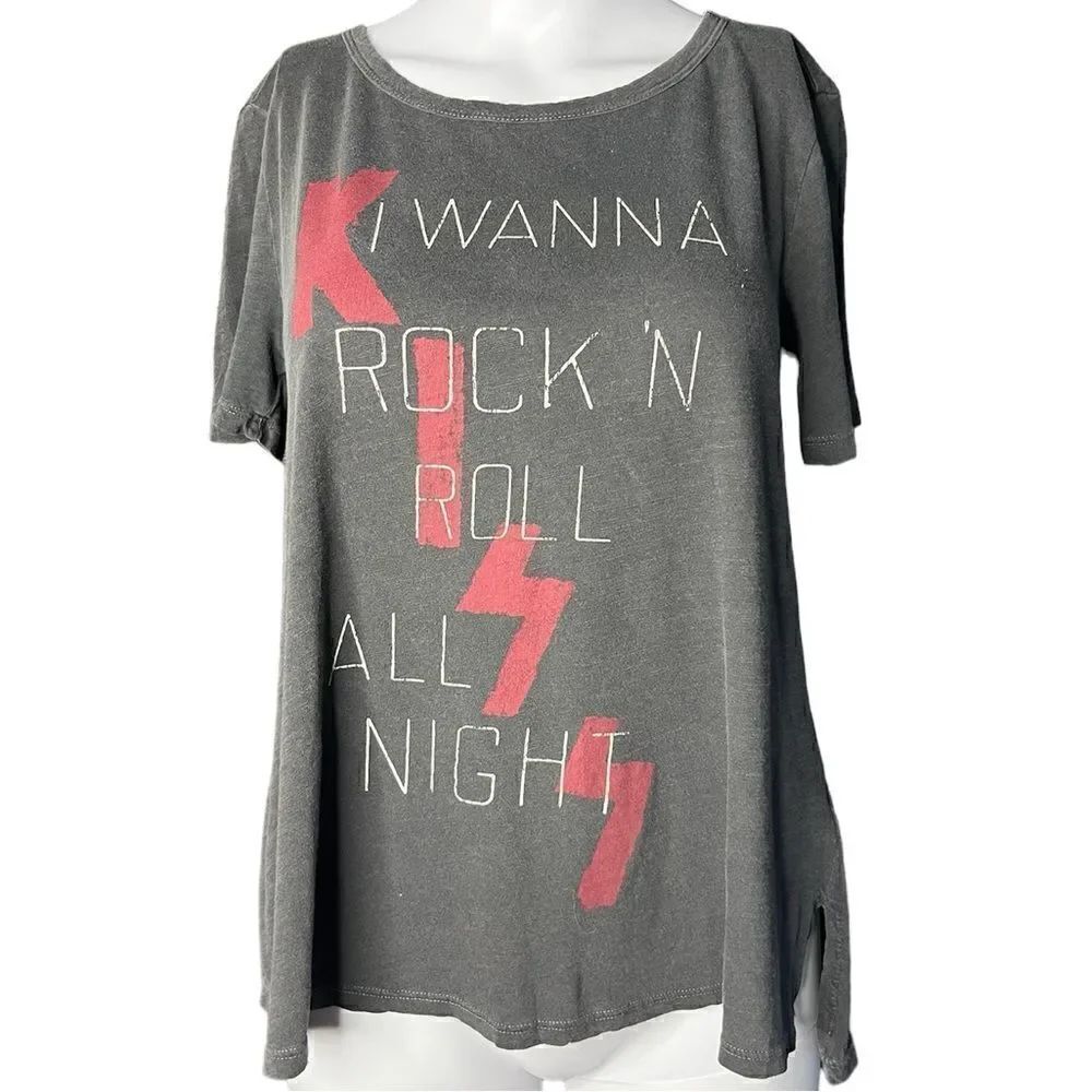 Lucky Kiss I wanna rock n roll all night Short sleeve graphic tee Grey size XS